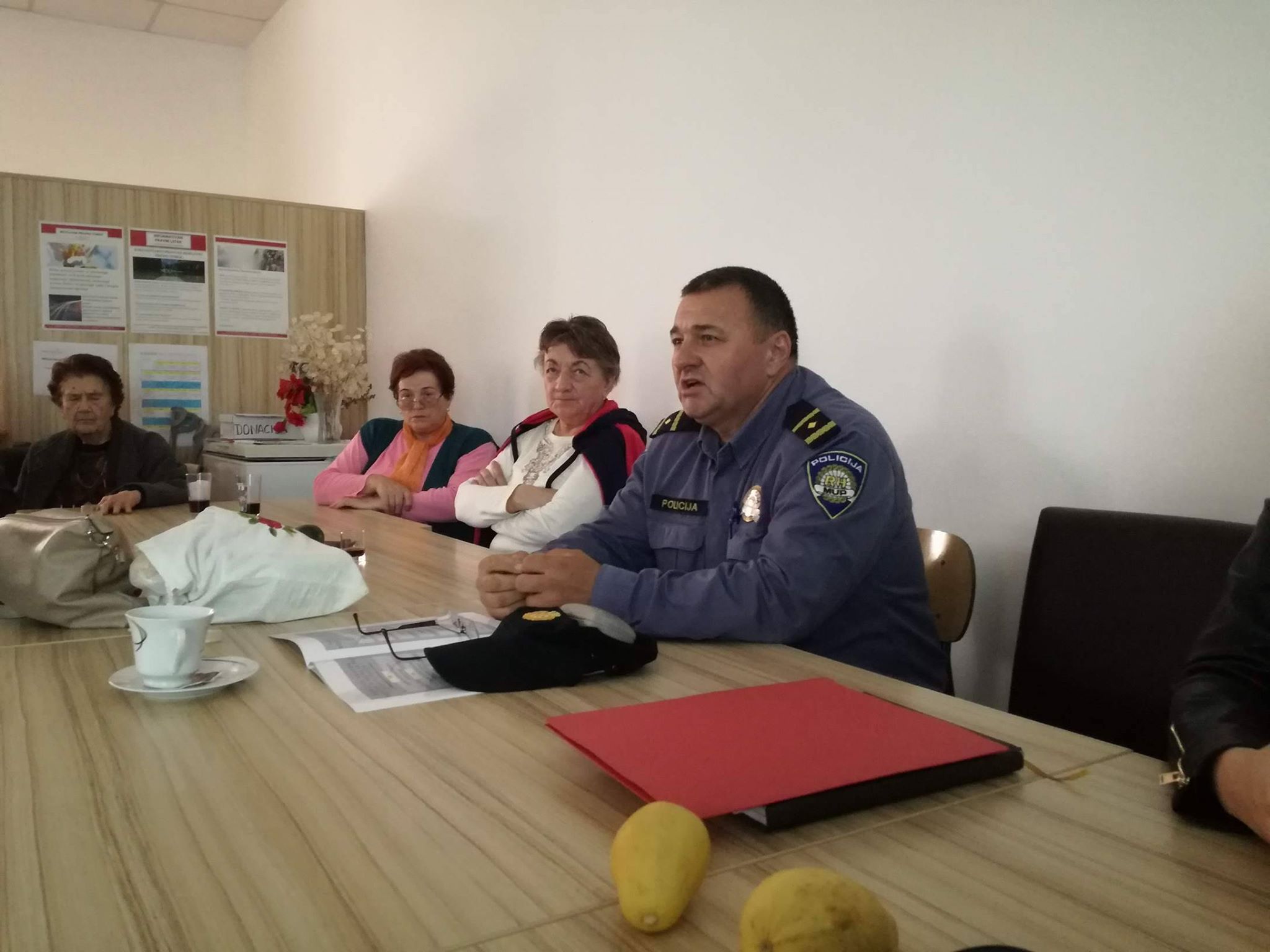 policija
